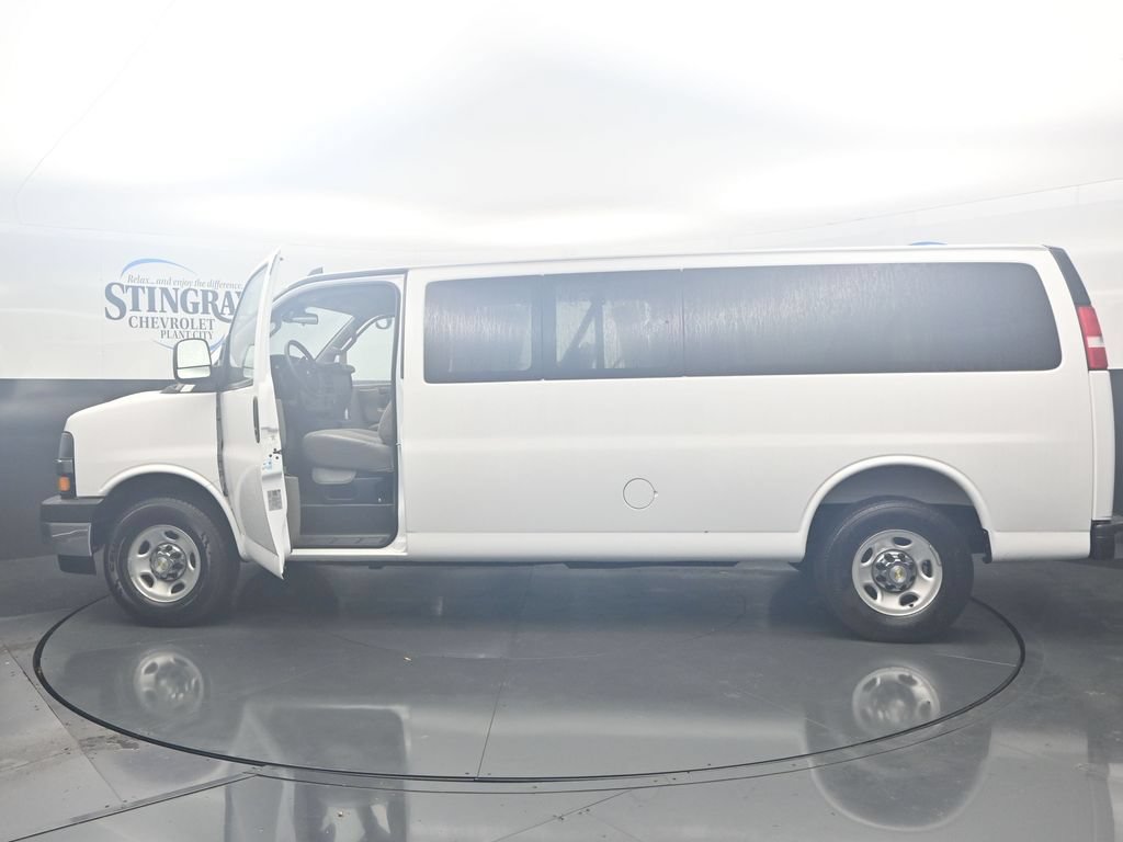 Used 2025 Chevrolet Express 3500 LT w/ LT Preferred Equipment Group RWD image 37