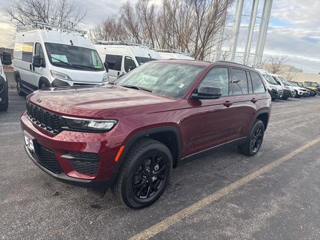 New 2025 Jeep Grand Cherokee Altitude w/ Trailer Tow Package