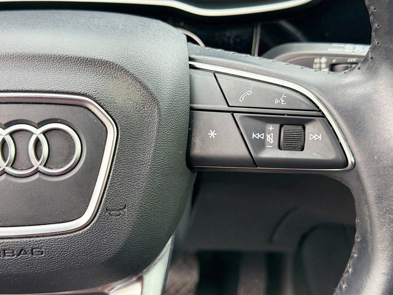 Used 2020 Audi Q3 2.0T Premium w/ Convenience Package image 38