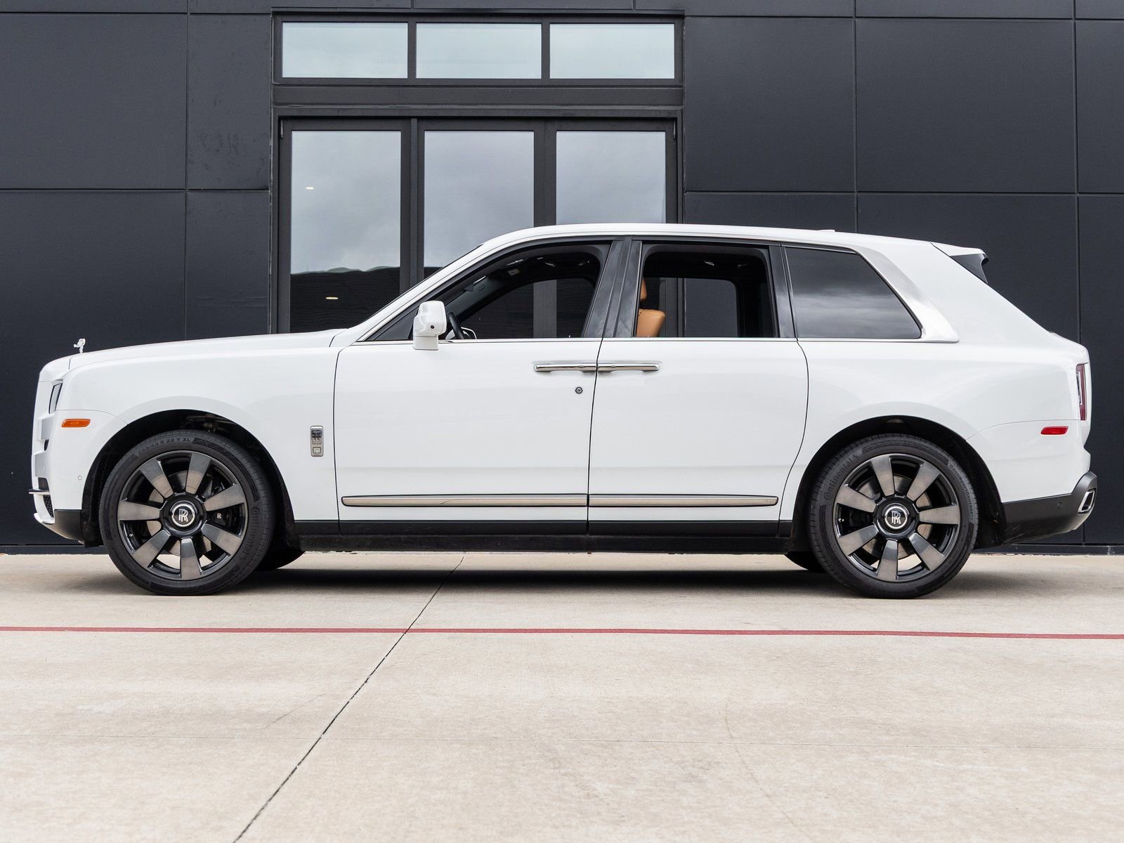 Certified 2022 Rolls-Royce Cullinan image 3
