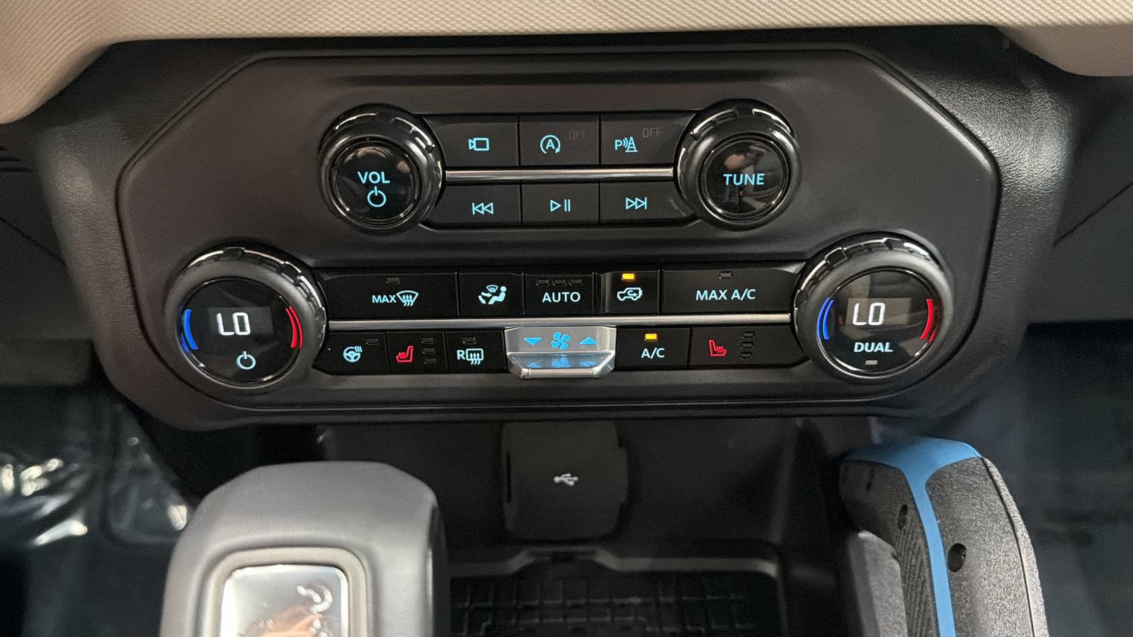 Used 2024 Ford Bronco Wildtrak AWD/4WD image 23