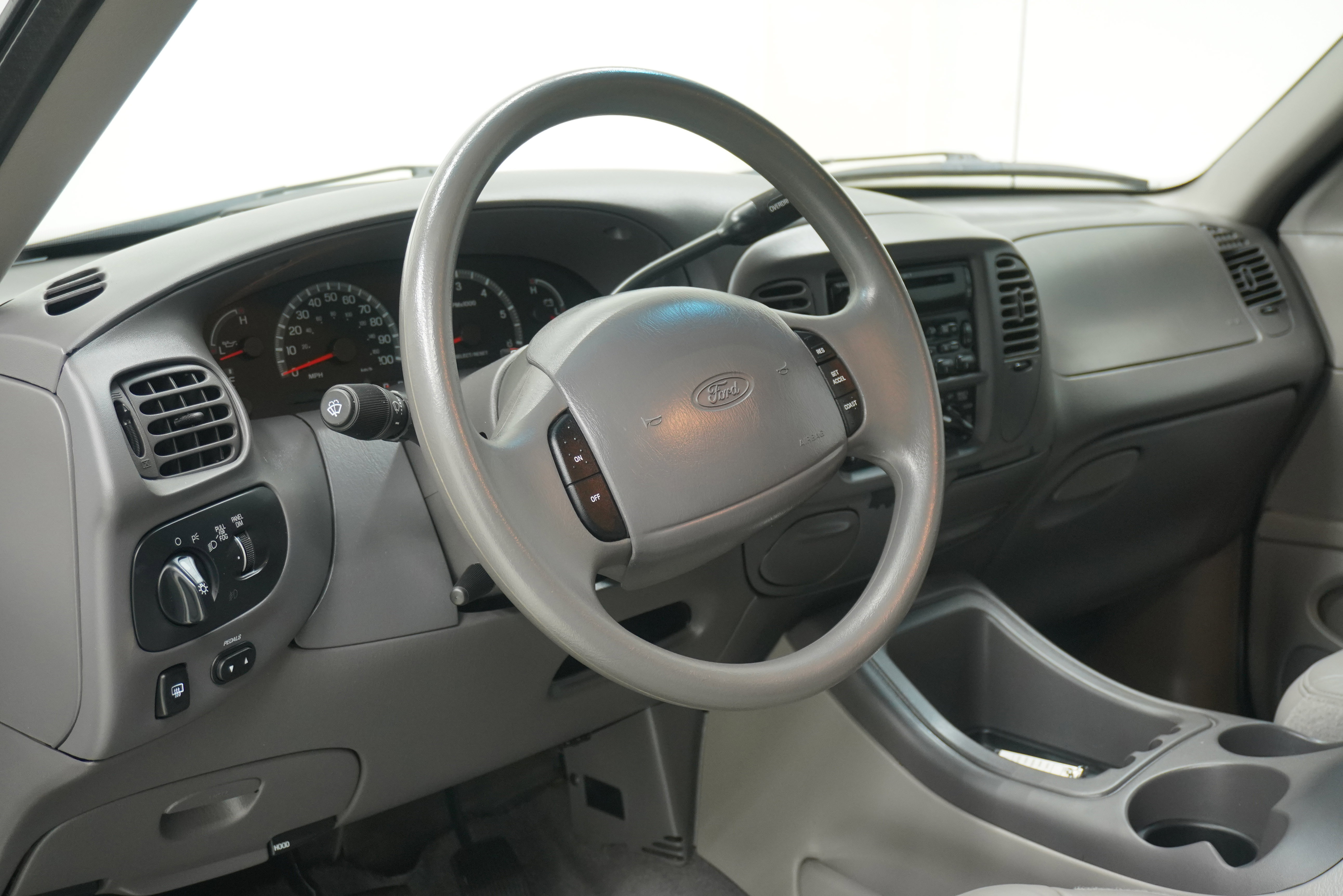 Used 1999 Ford Expedition XLT image 9