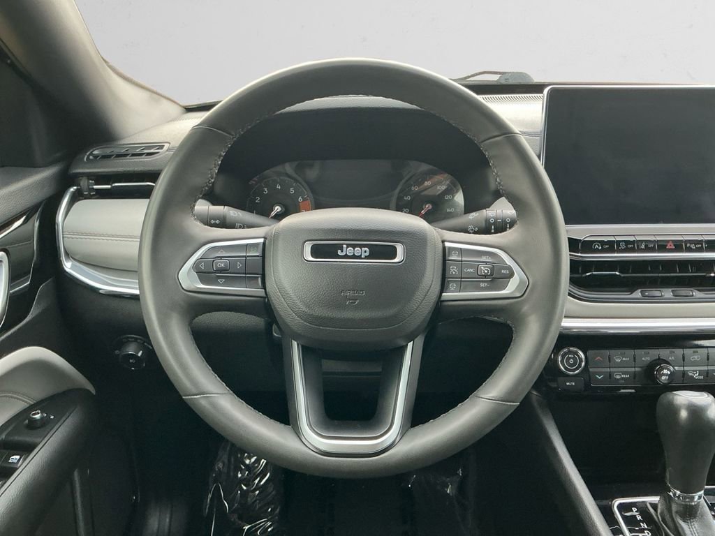 Used 2024 Jeep Compass Limited image 12