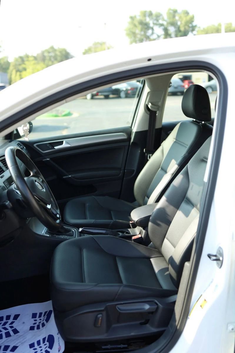 Used 2016 Volkswagen Golf SE image 21