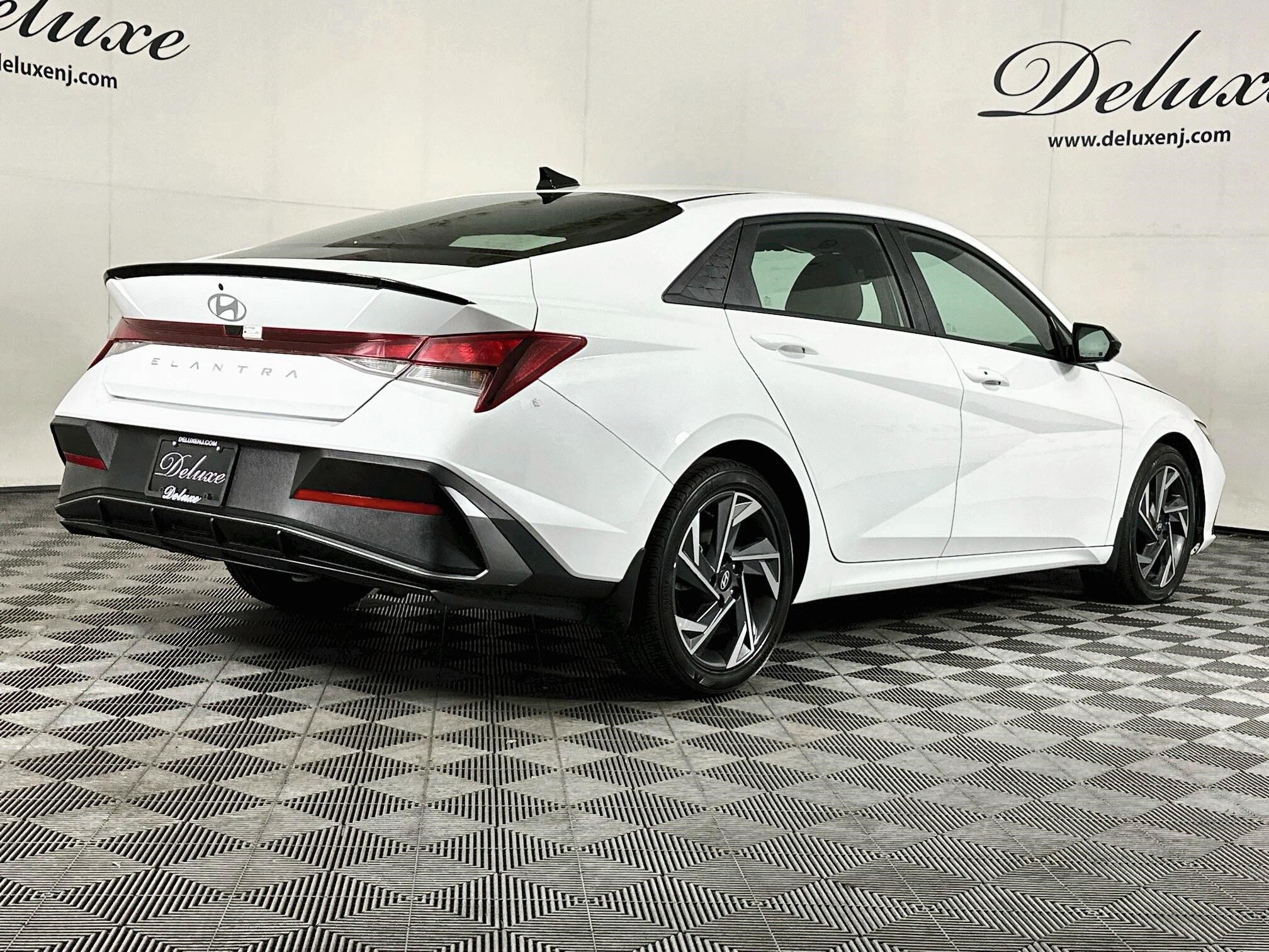 Used 2025 Hyundai Elantra Sport FWD image 6