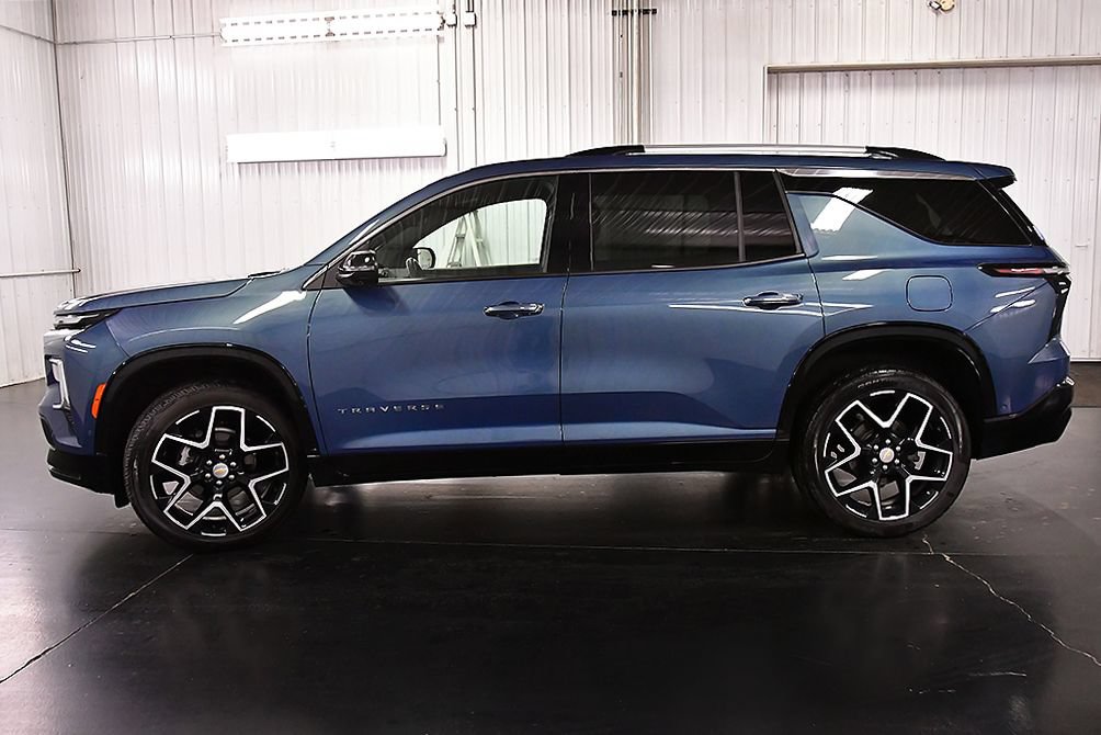 Used 2026 Chevrolet Traverse High Country w/ LPO, Floor Liner Package AWD/4WD image 4
