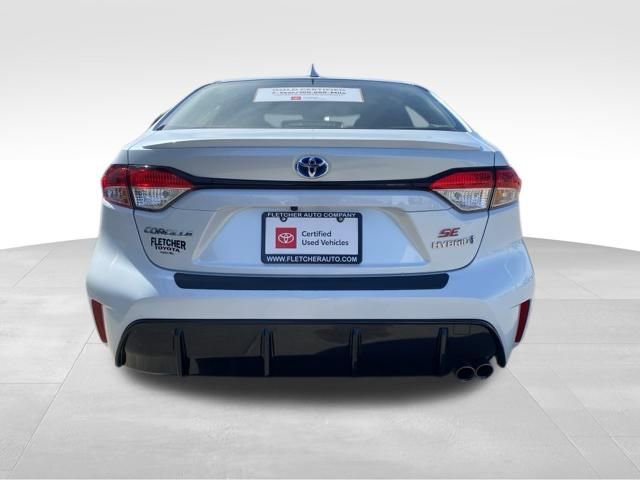 Certified 2024 Toyota Corolla SE w/ SE Package image 3