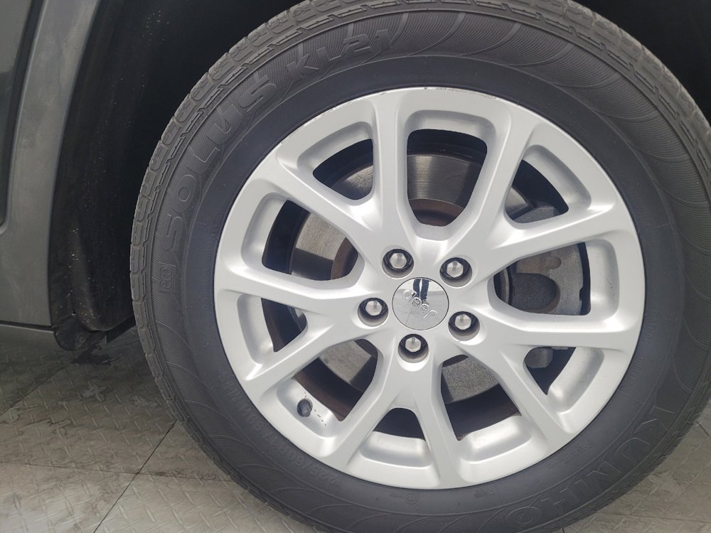 Used 2014 Jeep Cherokee Latitude w/ Comfort/Convenience Group FWD image 31