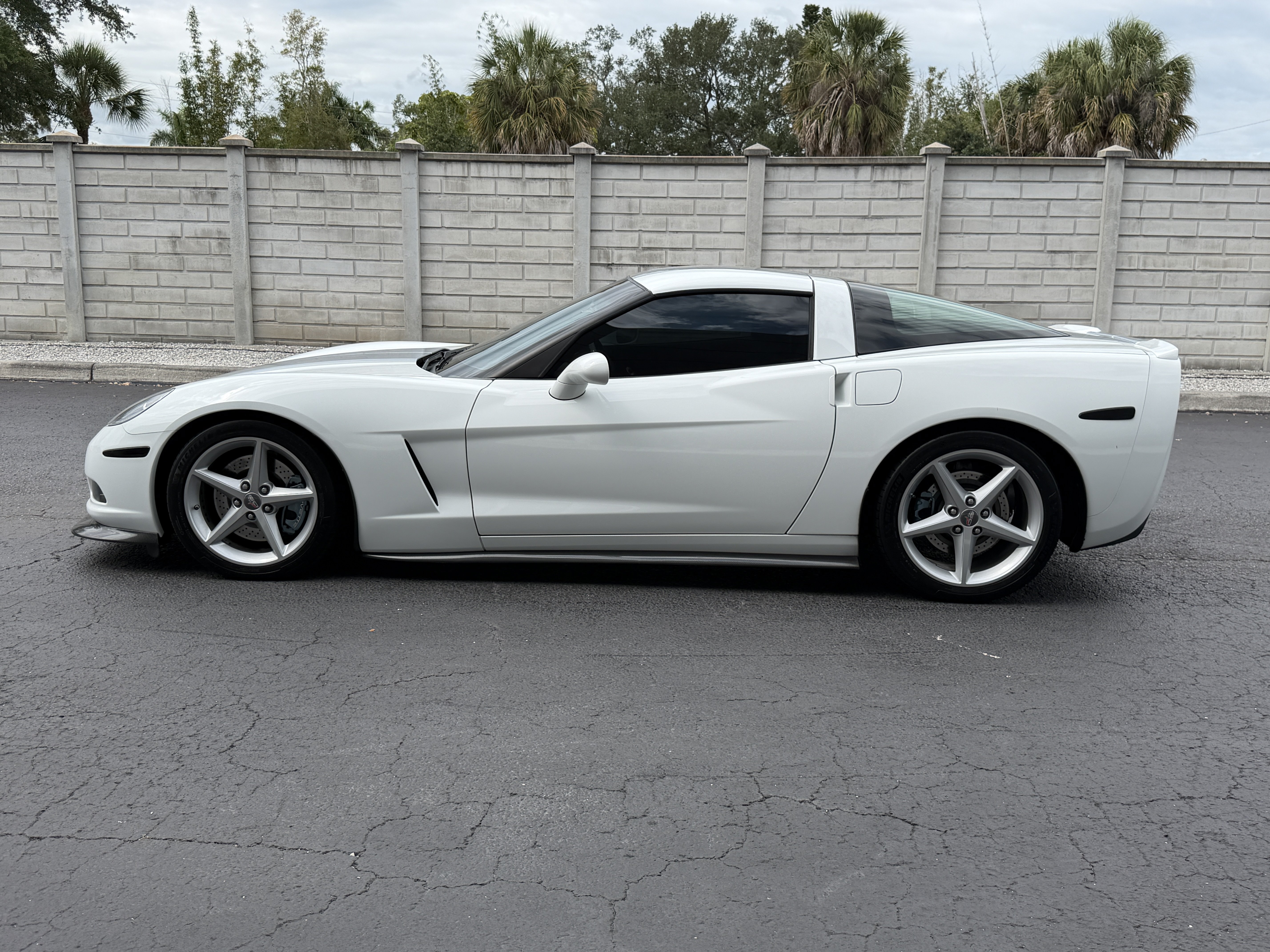 Used 2013 Chevrolet Corvette Coupe w/ 4LT Preferred Equipment Group RWD image 2