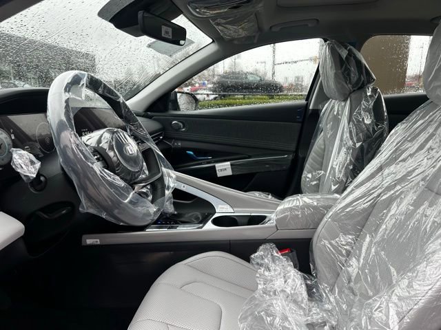 New 2026 Hyundai Elantra Limited image 17