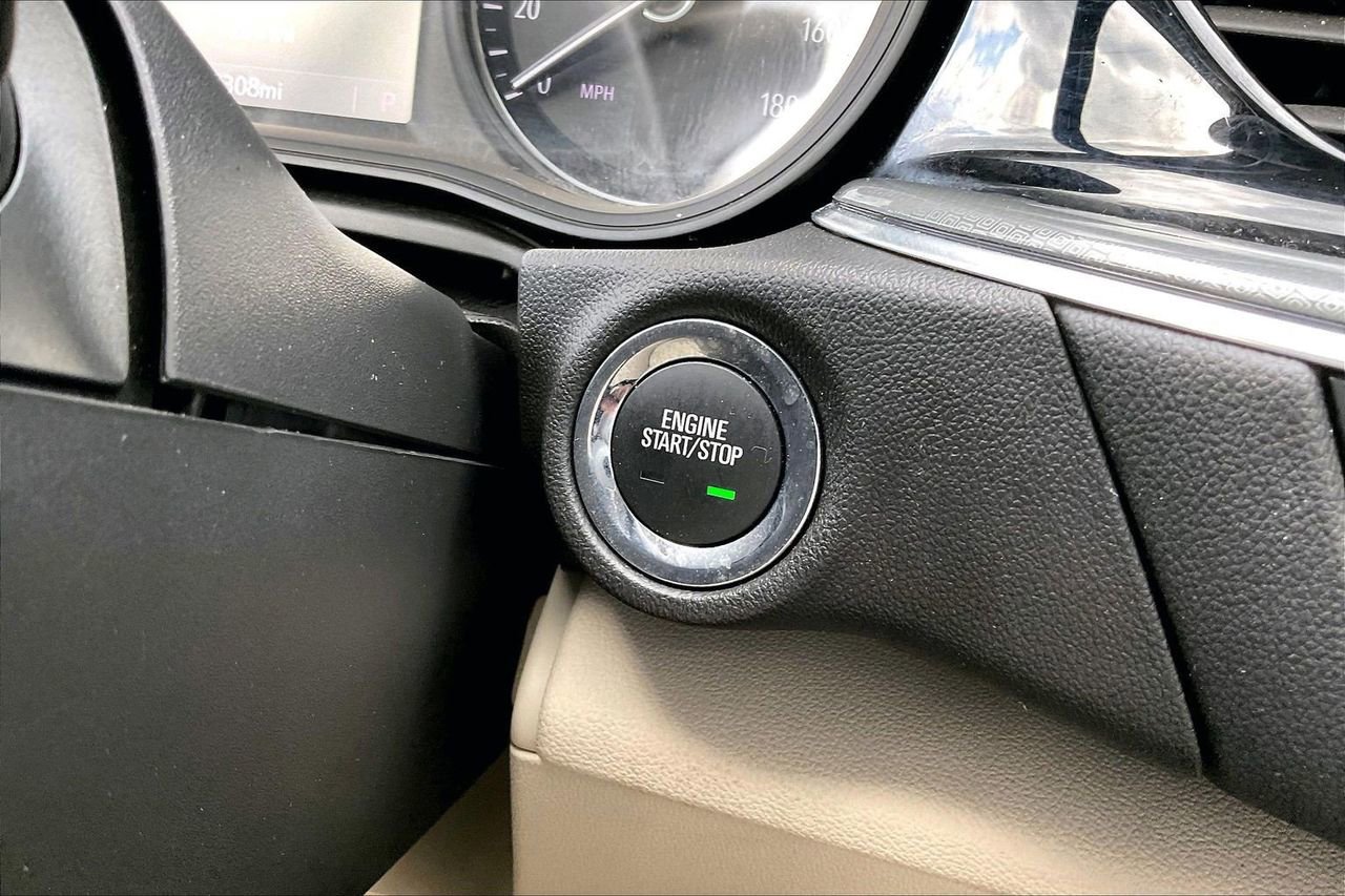 Used 2019 Buick Regal Preferred w/ Sights and Sounds Package image 28