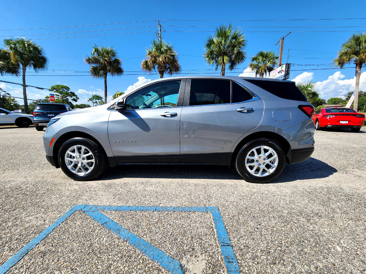 Used 2024 Chevrolet Equinox LT w/ Driver Convenience Package image 2
