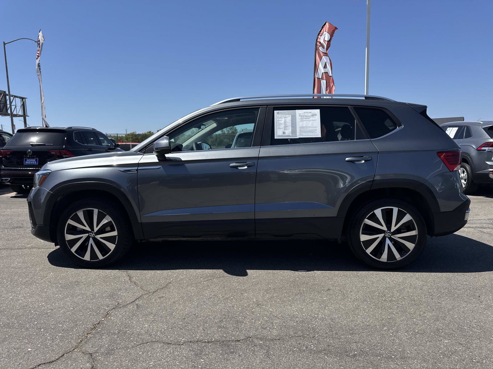 Certified 2023 Volkswagen Taos SE w/ Panoramic Sunroof Package FWD image 2