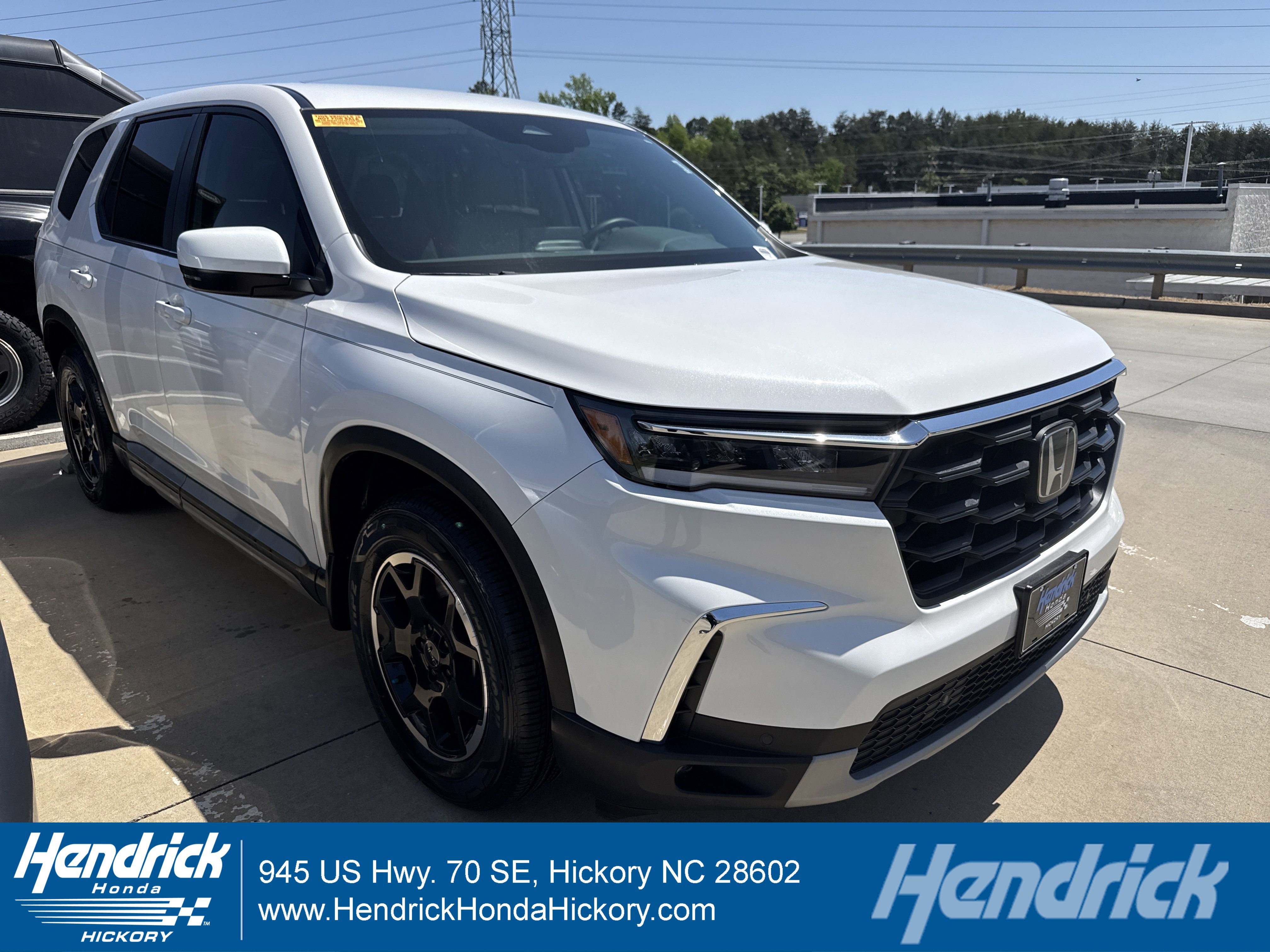 Used 2025 Honda Pilot EX-L image 1