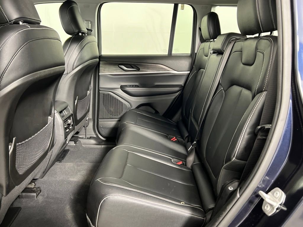 Used 2024 Jeep Grand Cherokee Limited w/ Black Appearance Package image 17