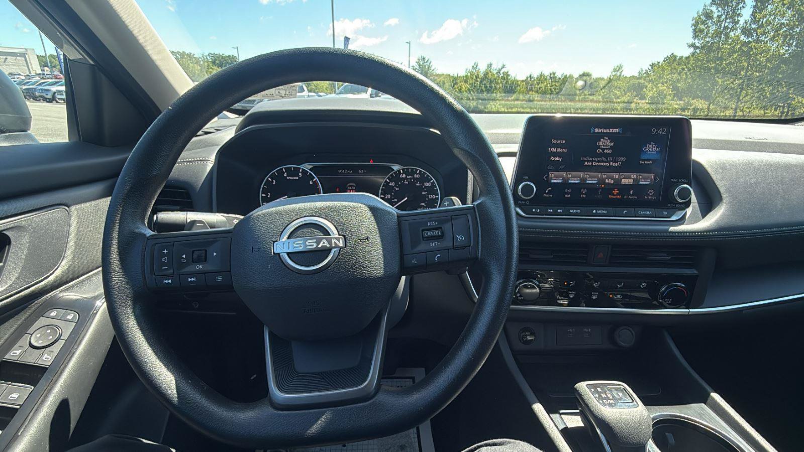 Used 2025 Nissan Rogue S AWD/4WD image 24