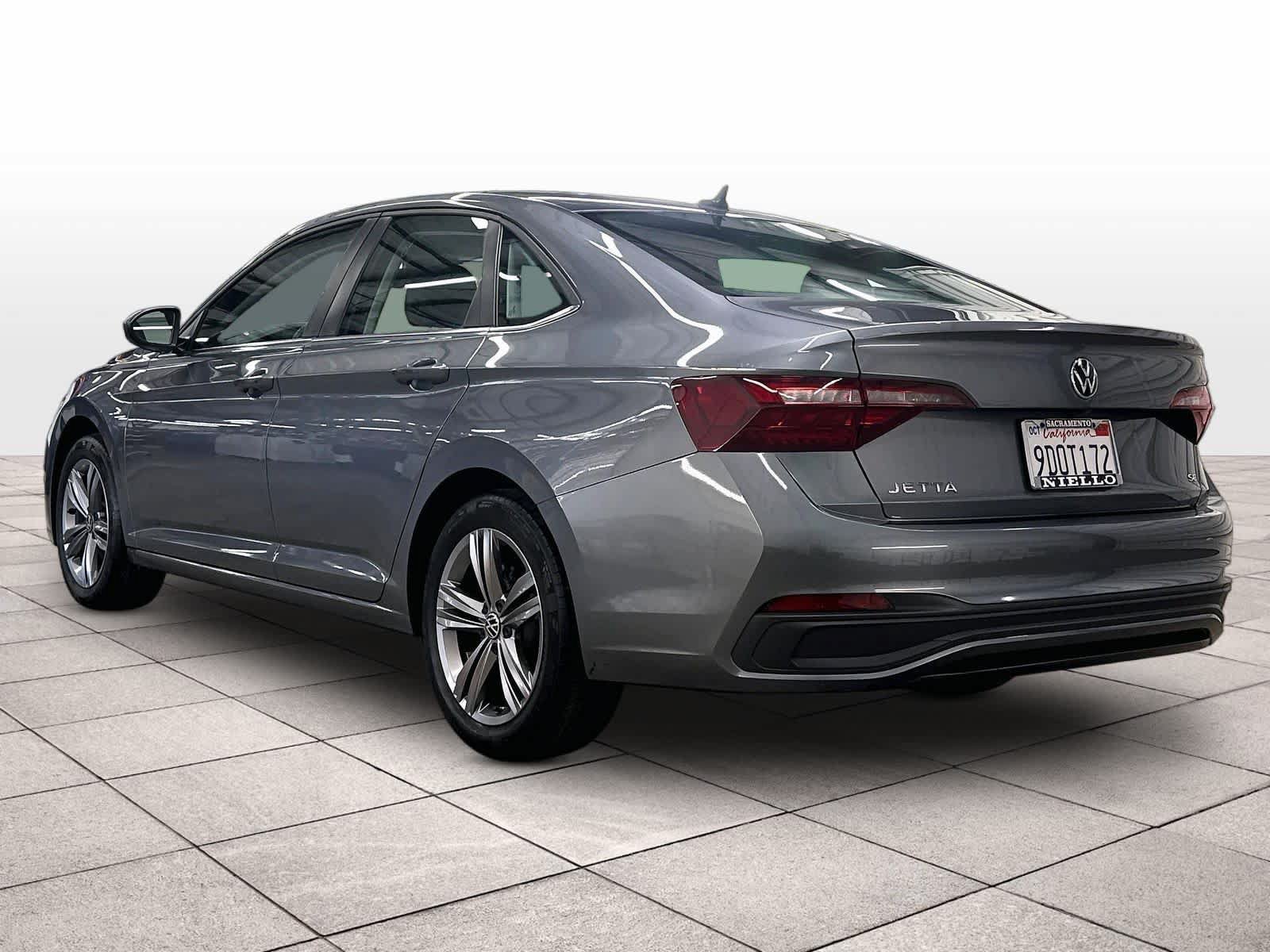 Used 2023 Volkswagen Jetta SE w/ Panoramic Sunroof Package FWD image 7