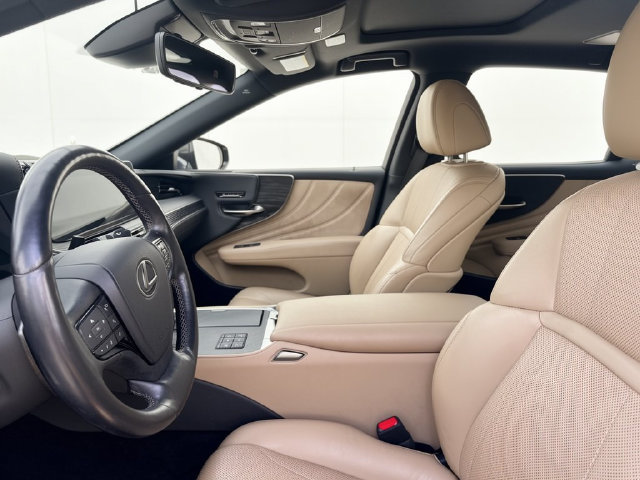 Used 2023 Lexus LS 500 w/ Accessory Package (Z2) RWD image 15