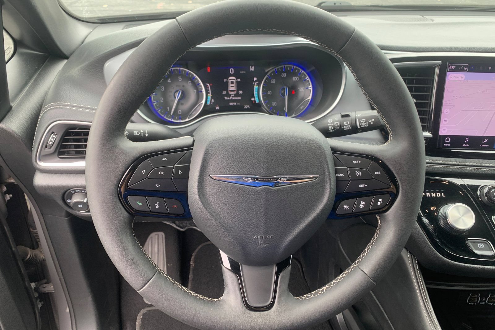 Used 2025 Chrysler Pacifica Limited FWD image 30