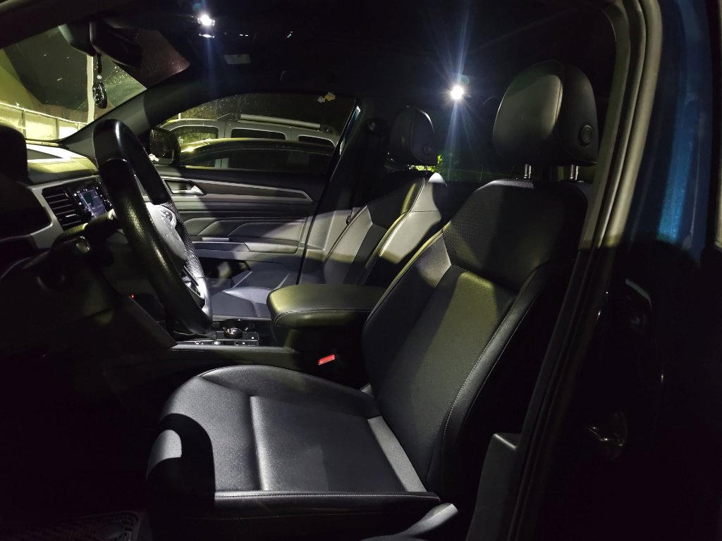 Used 2020 Volkswagen Atlas Cross Sport SEL R-Line AWD/4WD image 6