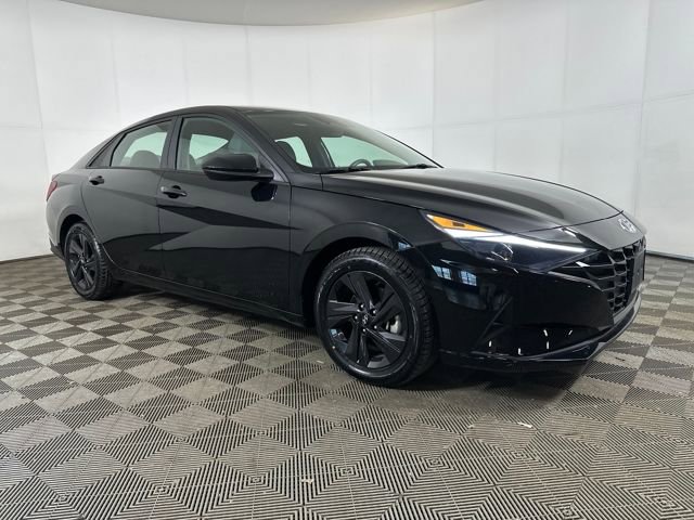 Used 2021 Hyundai Elantra SEL w/ Convenience Package image 2