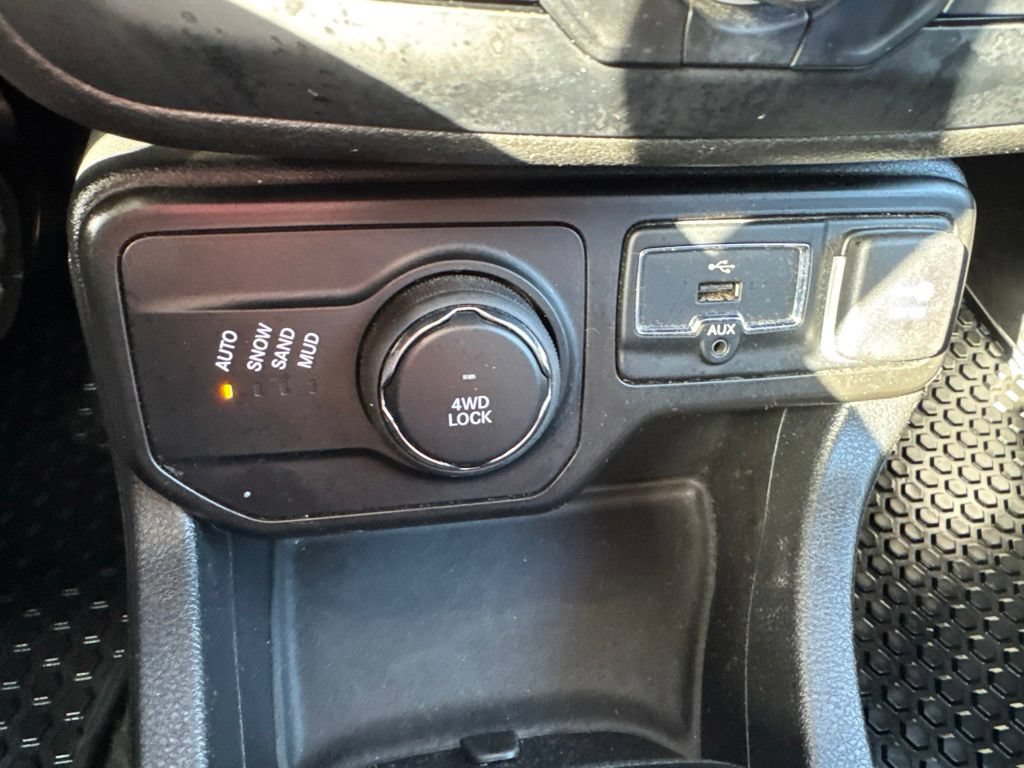 Used 2020 Jeep Renegade Altitude AWD/4WD image 23