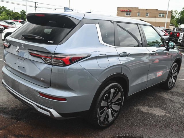 New 2025 Mitsubishi Outlander SE image 6