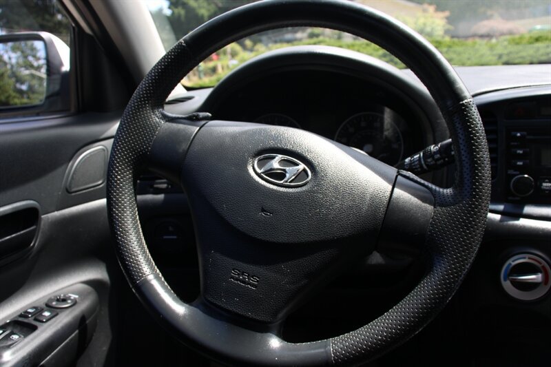 Used 2007 Hyundai Accent SE FWD image 16