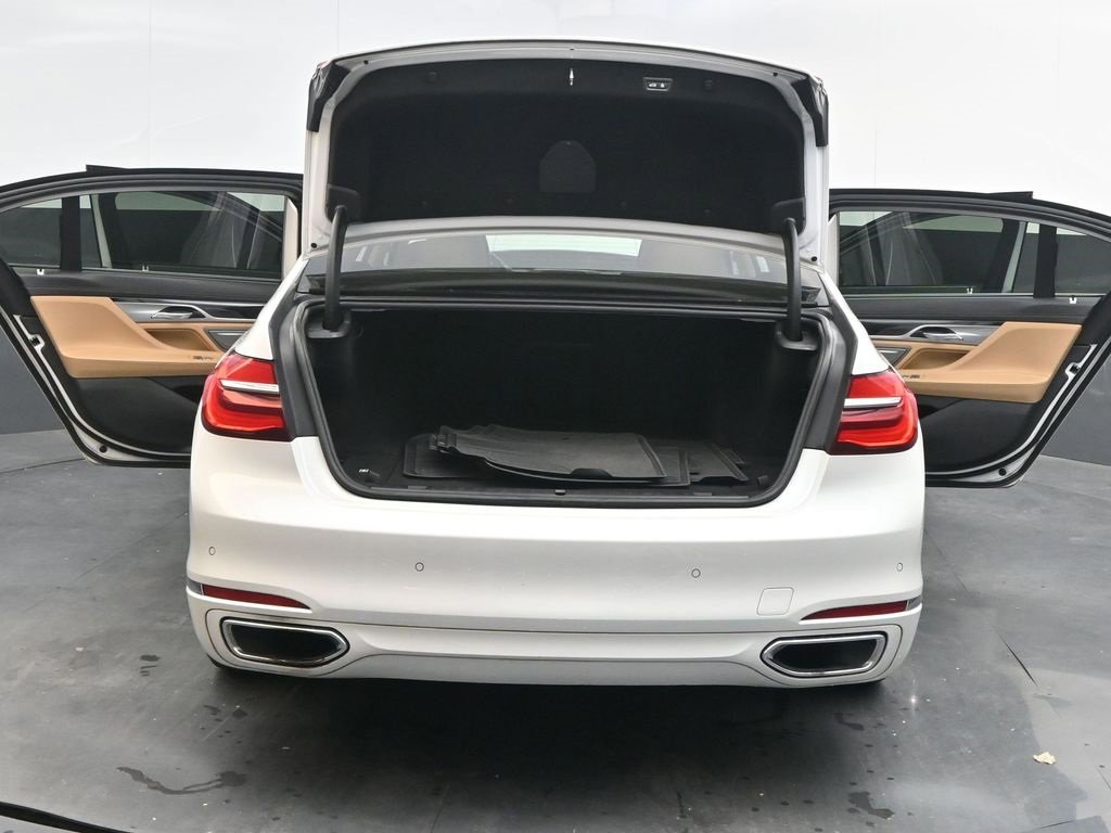 Used 2018 BMW 740e xDrive image 53