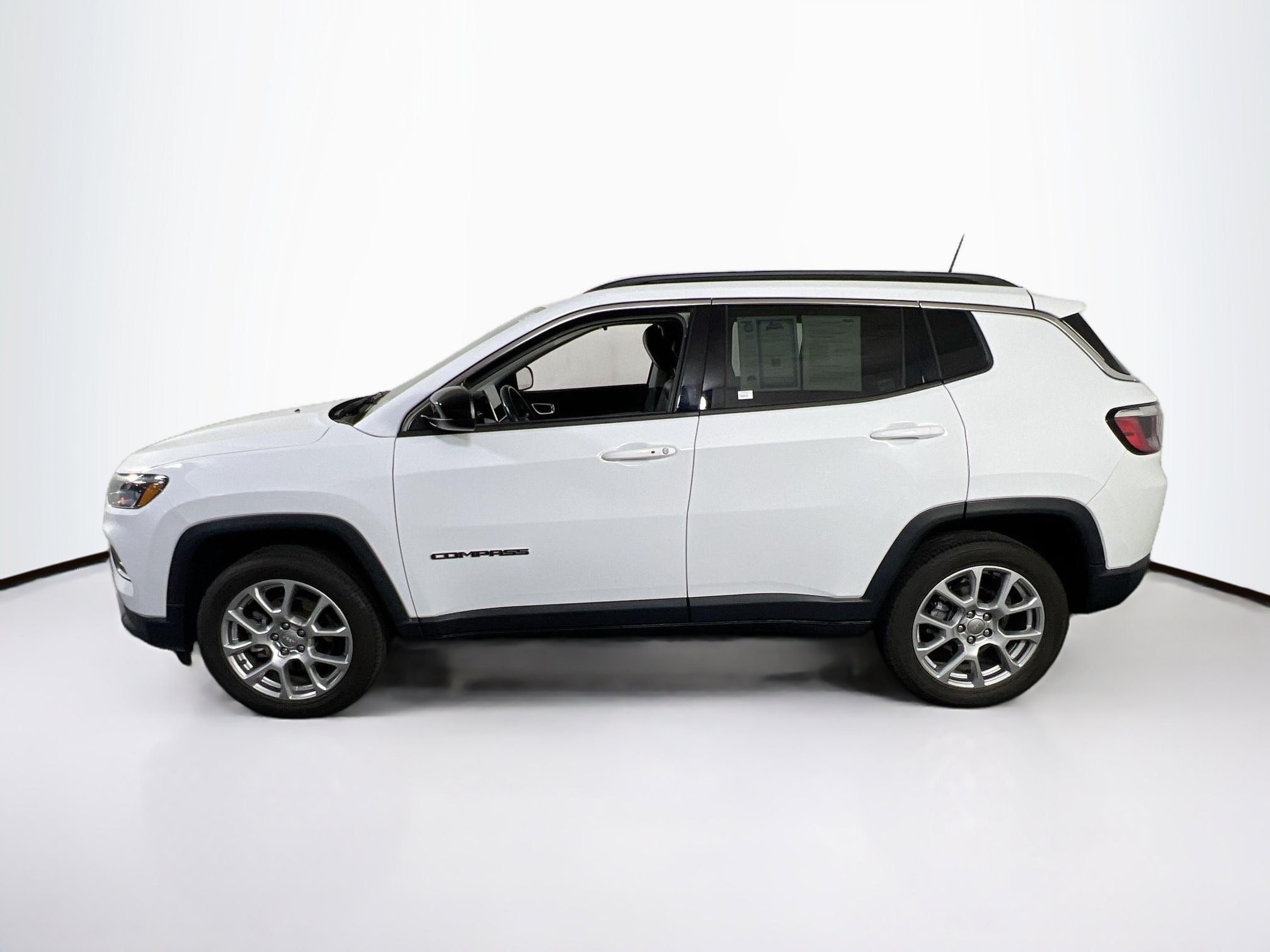 Used 2022 Jeep Compass Latitude AWD/4WD image 8