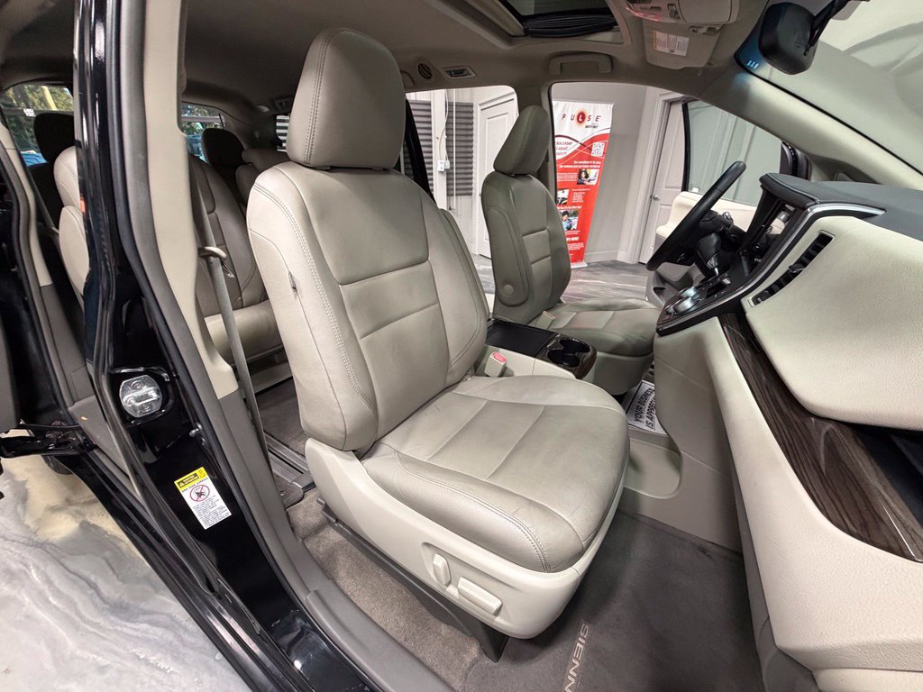 Used 2016 Toyota Sienna XLE w/ XLE Navigation Package FWD image 5