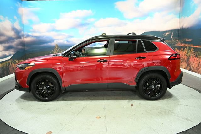 Used 2024 Toyota Corolla Cross AWD Hybrid w/ Moonroof Package image 5