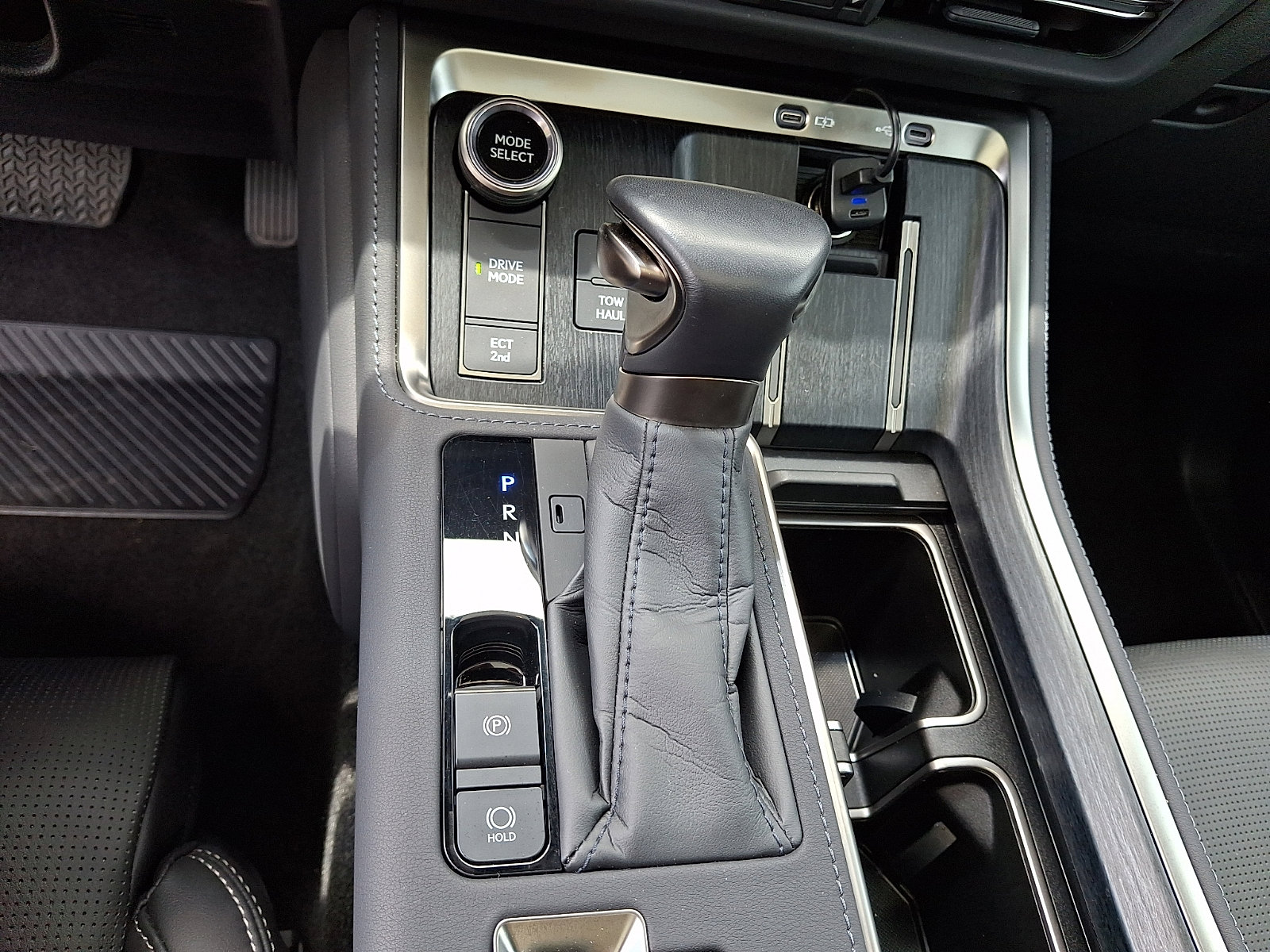 Used 2025 Lexus GX 550 w/ Accessory Package (2T) AWD/4WD image 14