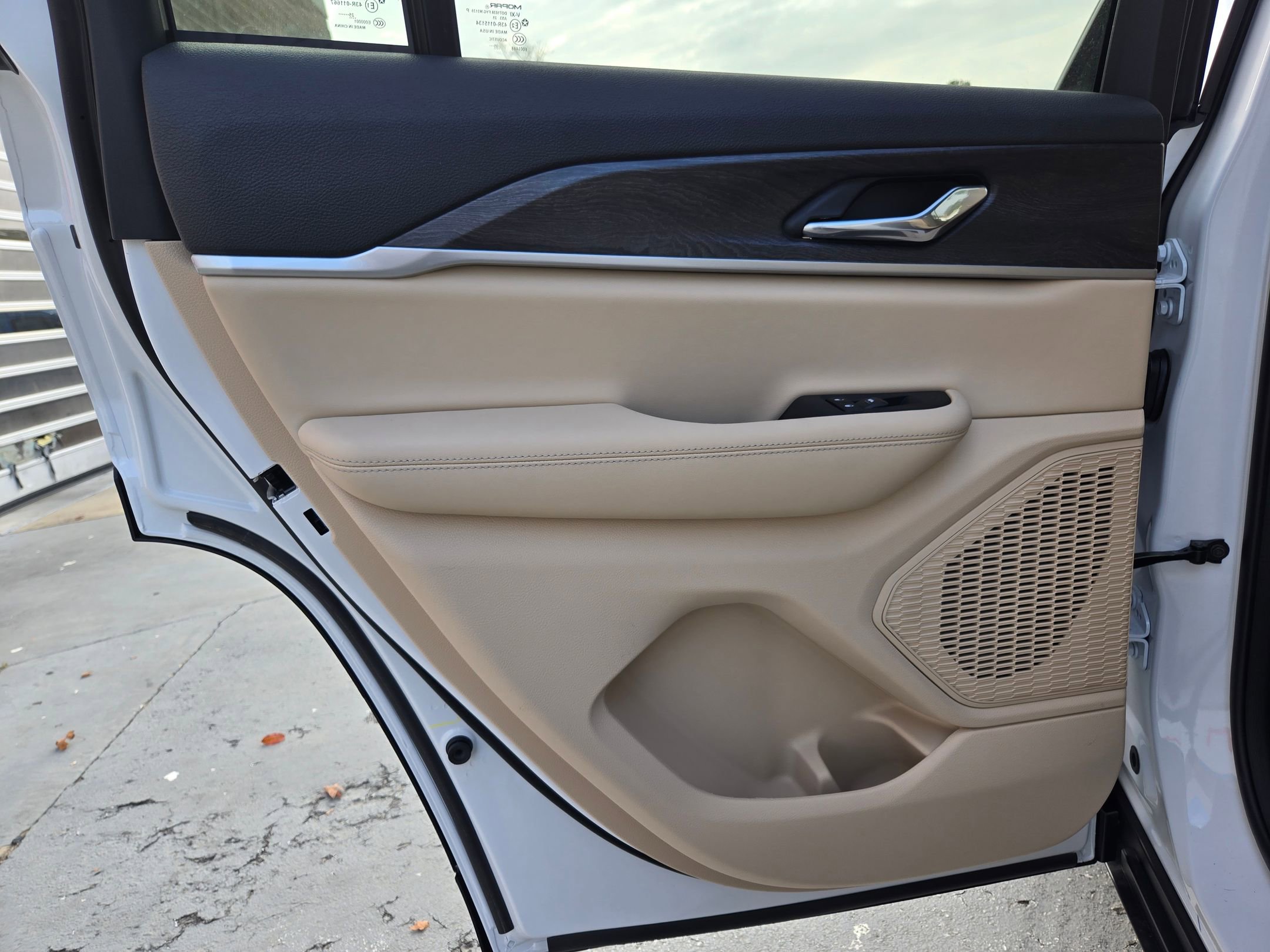 New 2025 Jeep Grand Cherokee Limited w/ Black Appearance Package image 19