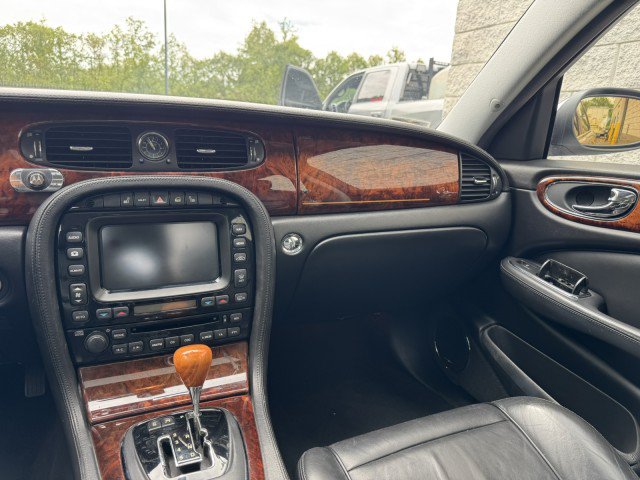 Used 2005 Jaguar XJ Vanden Plas Super V8 RWD image 30