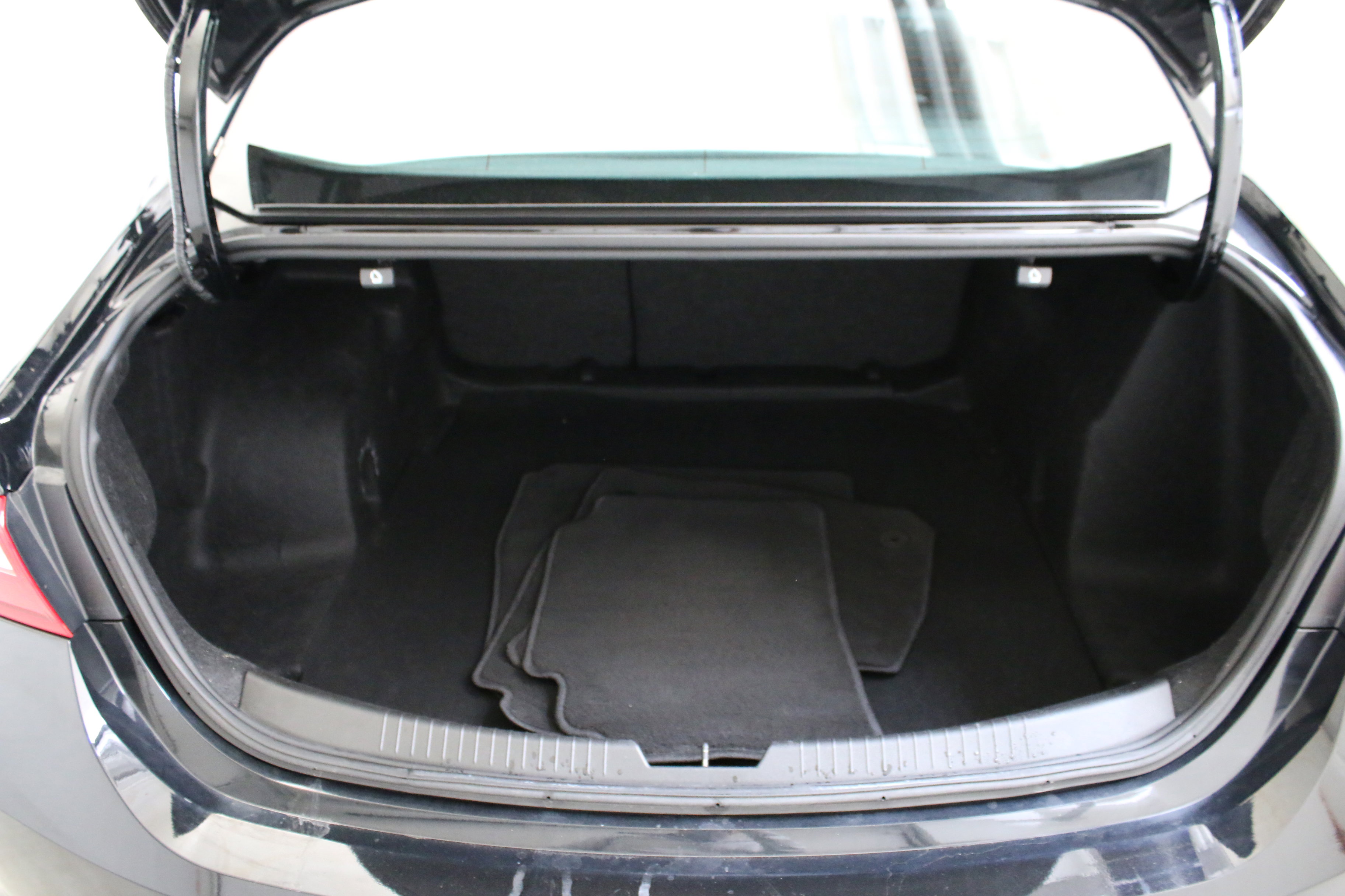 Used 2023 Chevrolet Malibu RS image 25