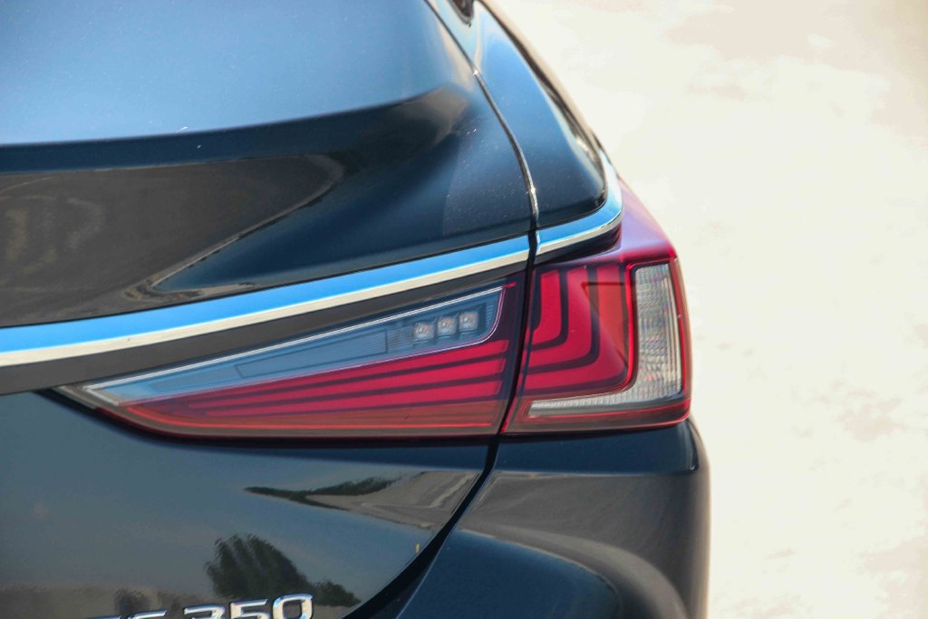 Certified 2024 Lexus ES 350 w/ Premium Package FWD image 8