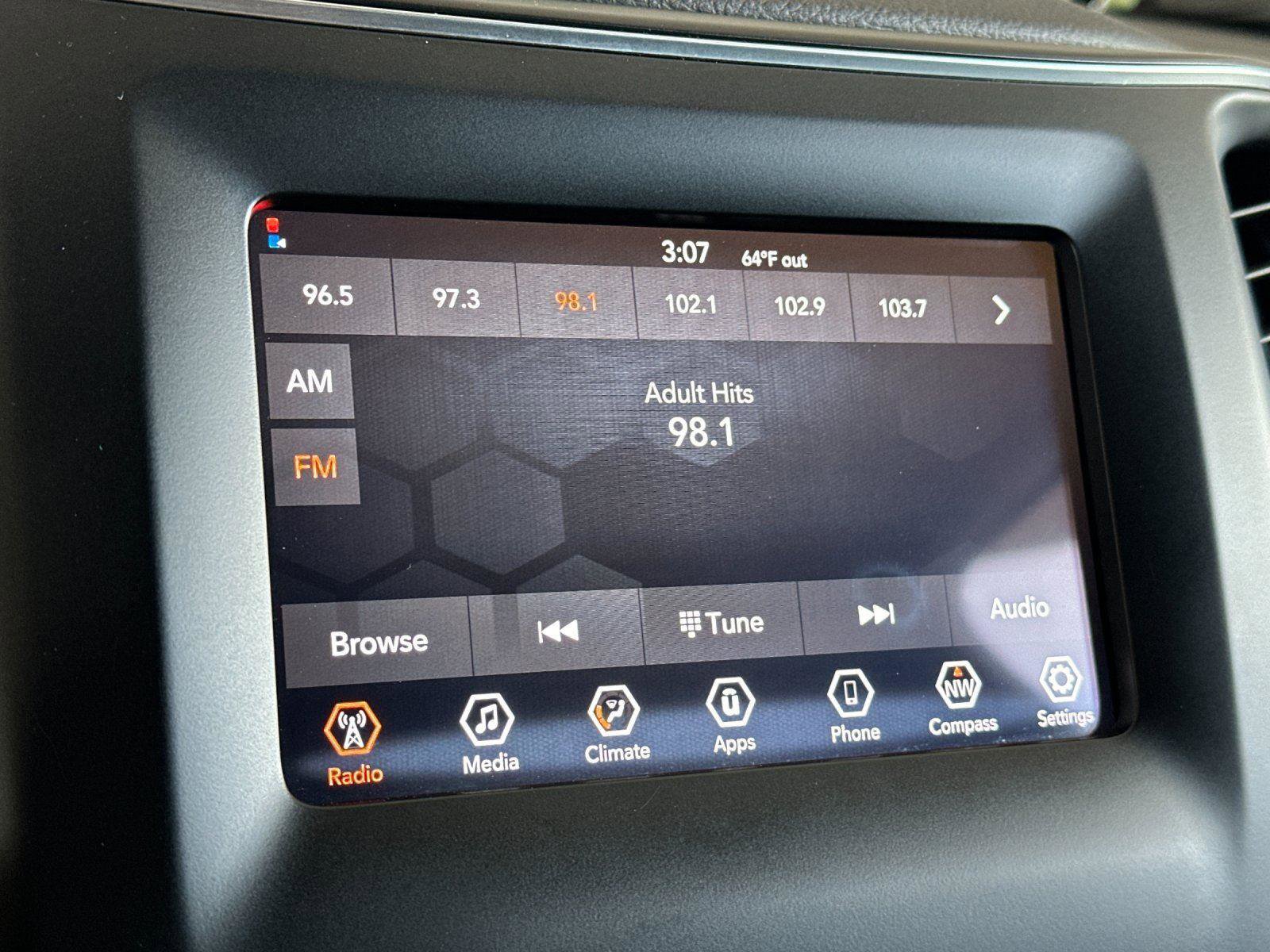 Used 2019 Jeep Cherokee Latitude w/ Popular Appearance Group FWD image 17