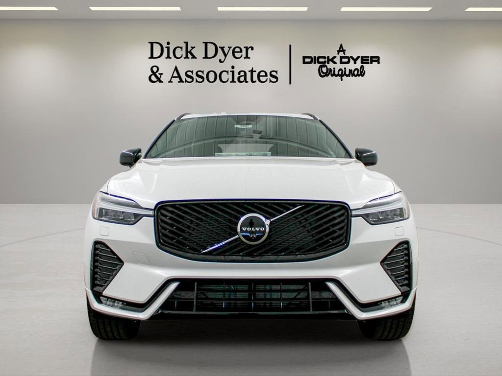 New 2026 Volvo XC60 B5 Plus w/ Protection Package Premier AWD/4WD image 7