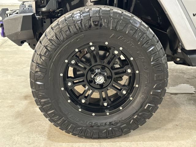 Used 2016 Jeep Wrangler Unlimited Sahara w/ Connectivity Group image 31