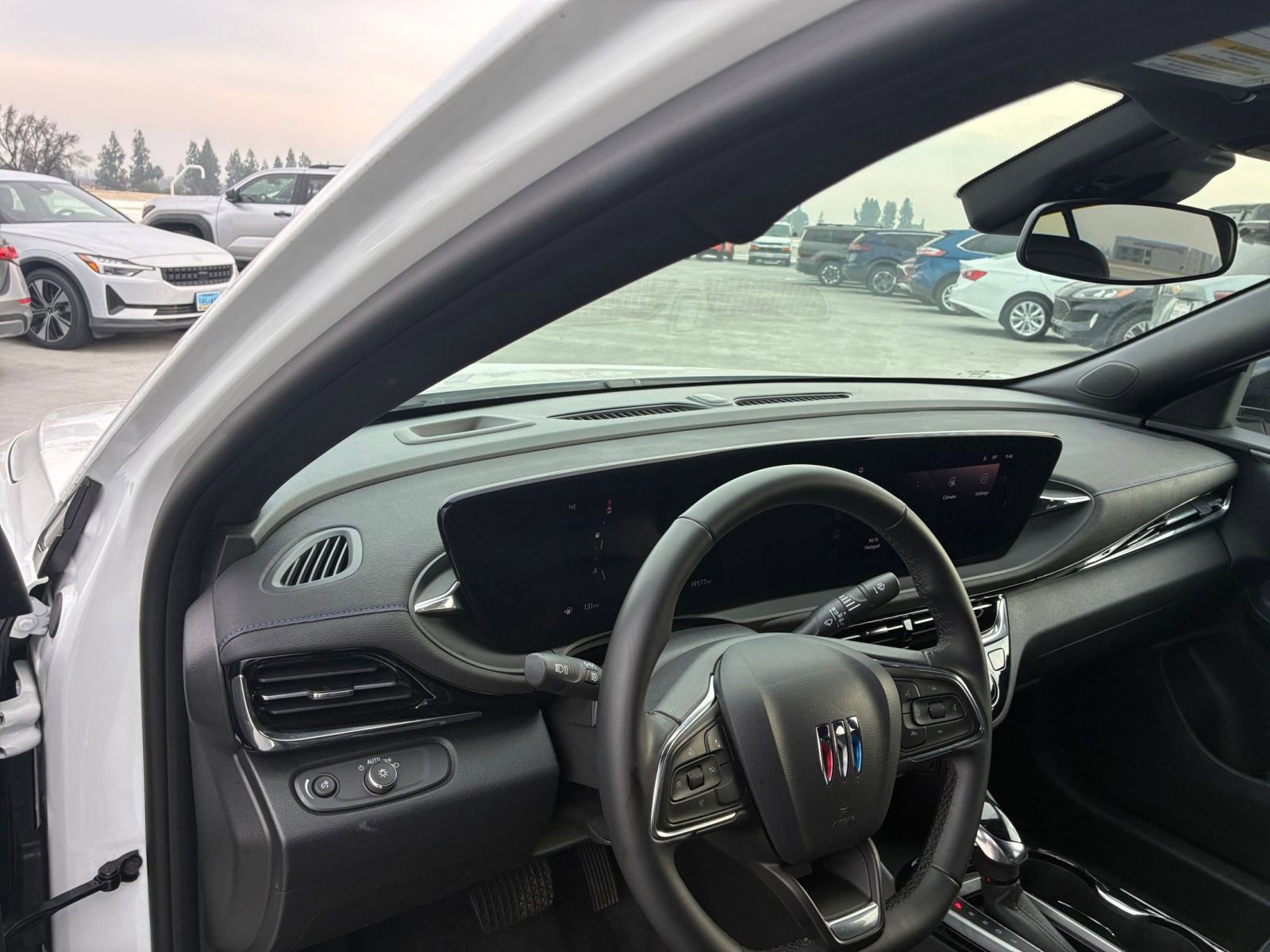 Used 2025 Buick Envista Sport Touring image 34