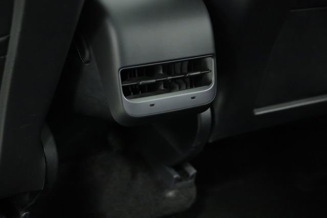 Used 2022 Tesla Model Y Long Range image 29