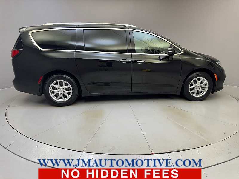 Used 2021 Chrysler Pacifica Touring-L image 6
