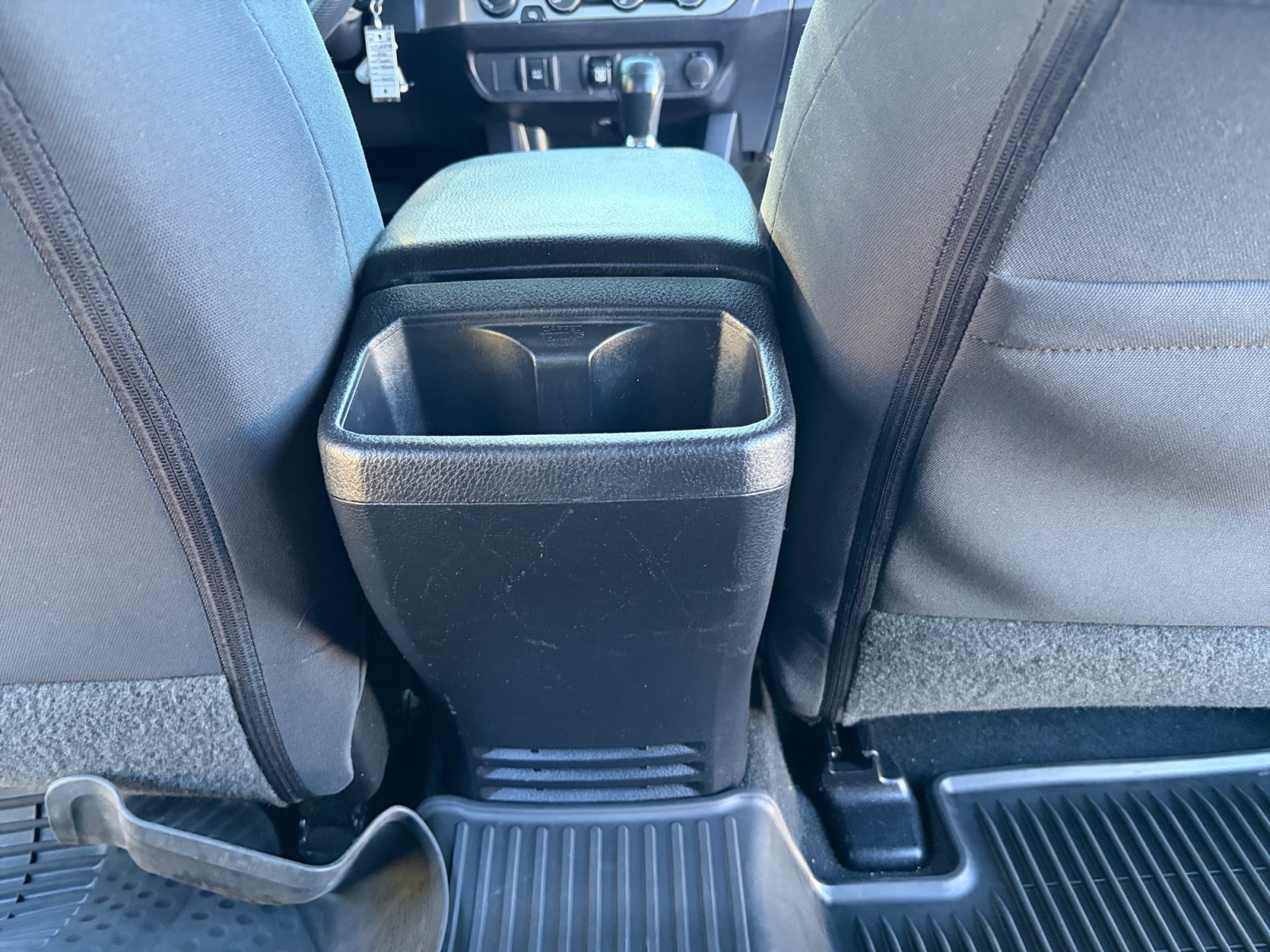 Used 2020 Toyota Tacoma SR5 AWD/4WD image 30