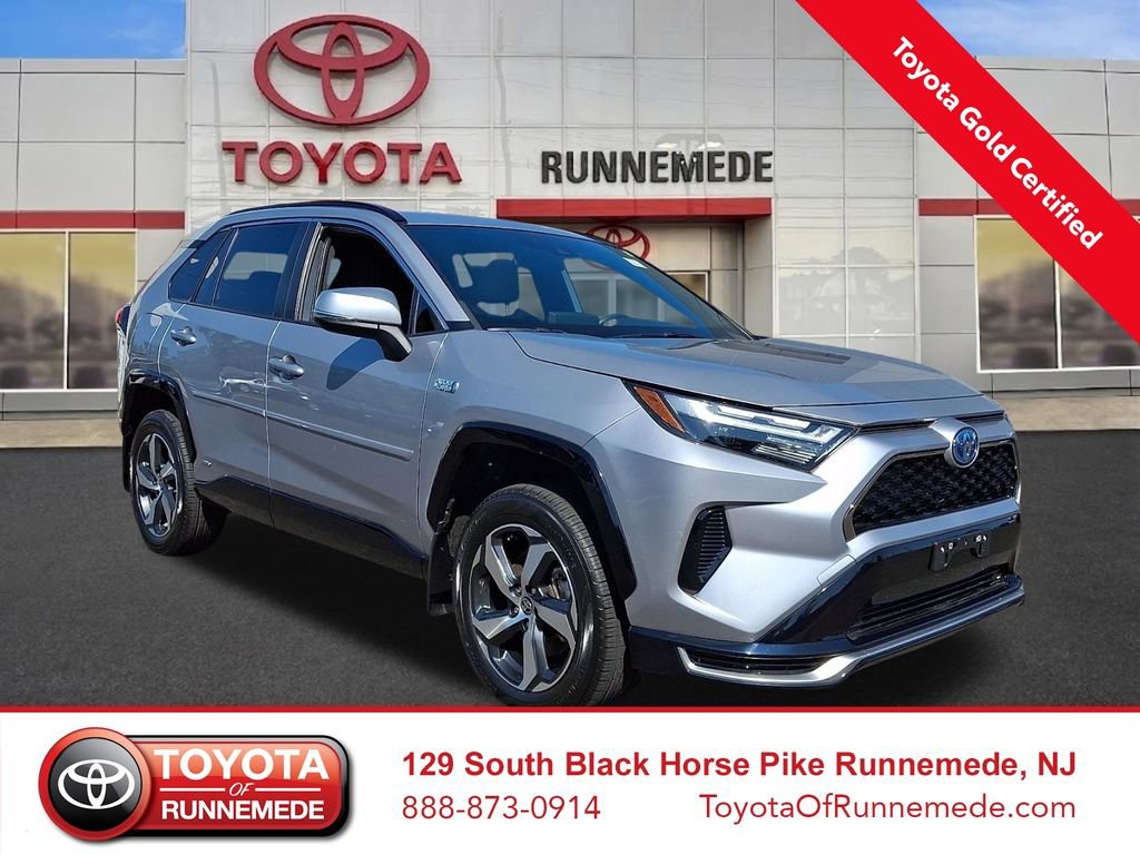 Used 2022 Toyota RAV4 SE w/ Weather & Moonroof Package