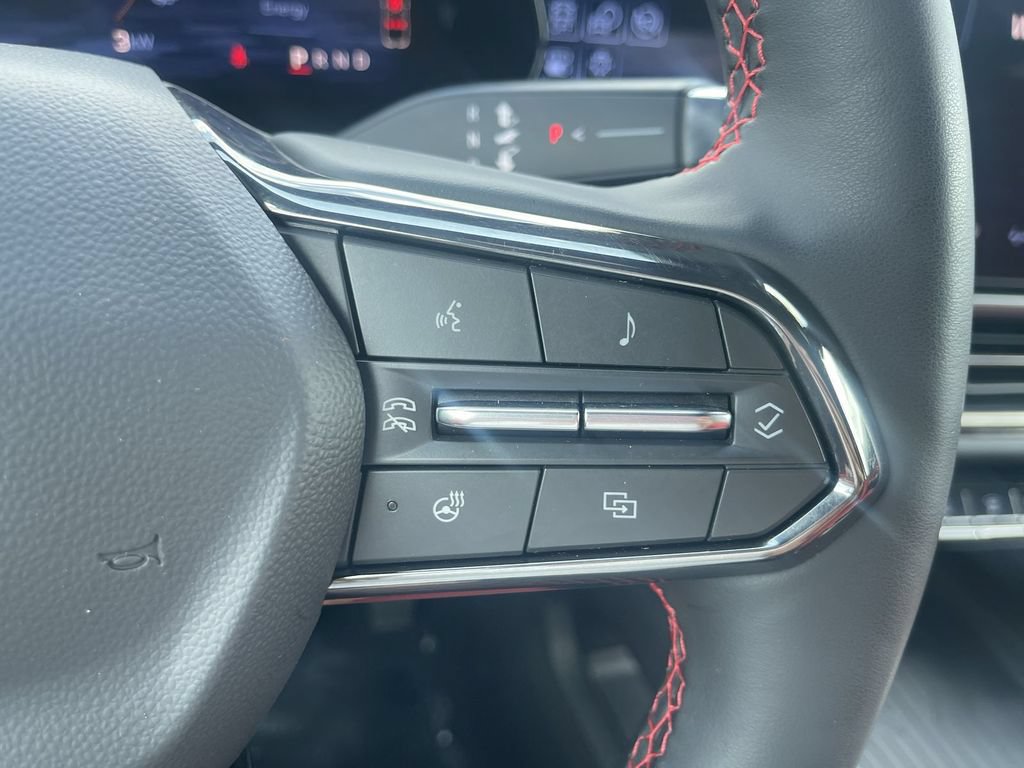 Used 2025 Chevrolet Equinox EV RS FWD image 20