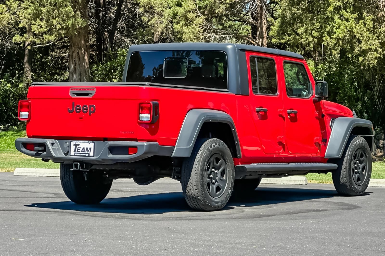 Used 2021 Jeep Gladiator Sport w/ Trailer Tow Package AWD/4WD image 4