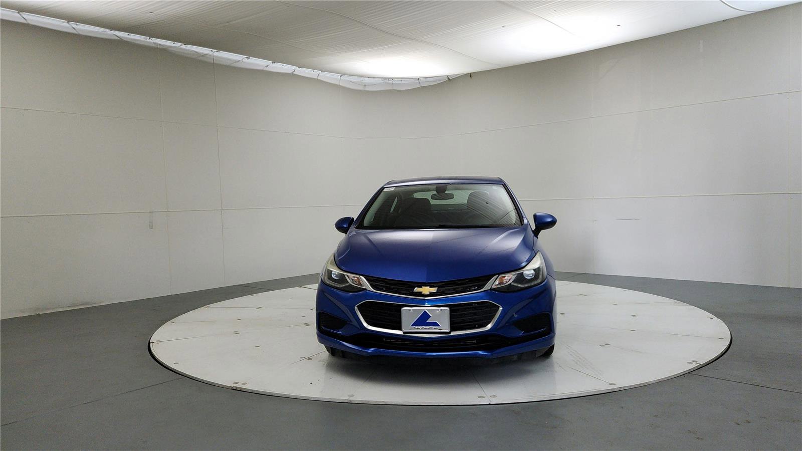 Used 2017 Chevrolet Cruze LT FWD image 2
