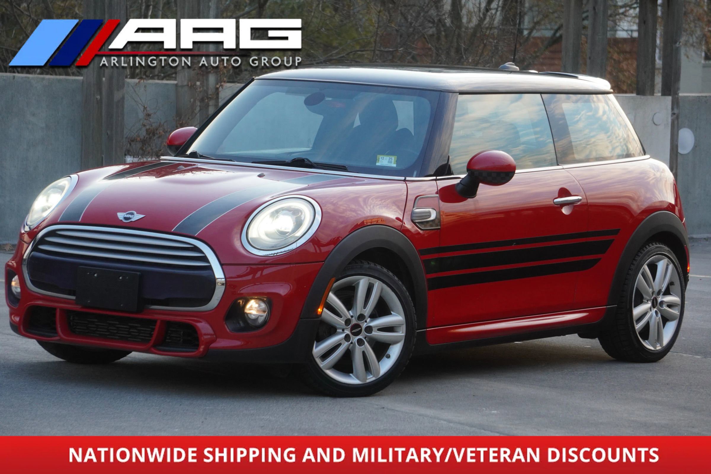 Used 2015 MINI Cooper 2-Door Hardtop image 1