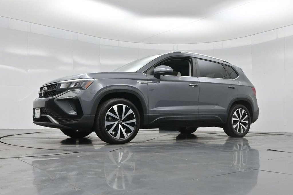 Used 2023 Volkswagen Taos SE w/ Panoramic Sunroof Package AWD/4WD image 30